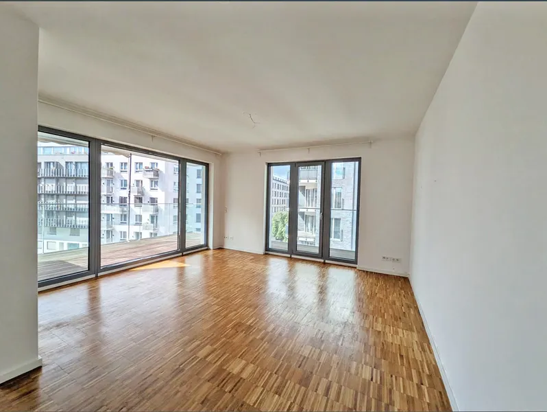 Lichtdurchflutetes 4.OG mit großem Balkon! Komfort-Neubauwohnung am Park am Gleisdreieck — photo 1
